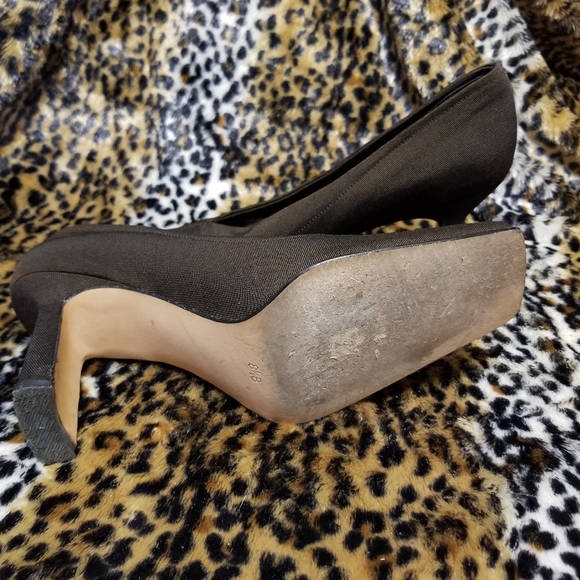 Shoes - Picture 3 of 4